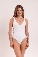 Carregar imagem no visualizador da galeria, Model Front: Rio De Sol Une Pièce Memphis-White Zoe
