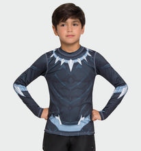 Carregar imagem no visualizador da galeria, Model Front: Uv Line T-Shirt Acqua Pantera Negra V20 Ml Inf Estampa
