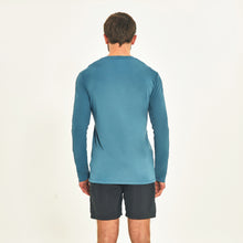 Carregar imagem no visualizador da galeria, Model Back: Uv Line T-Shirt Longsleeve Sport Fit Aco
