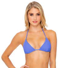 Carregar imagem no visualizador da galeria, Model Front: Luli Fama Haut Top Seamless Marina Triana
