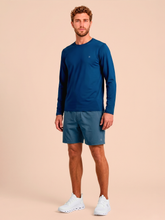 Carregar imagem no visualizador da galeria, Model Front: Uv Line T-Shirt Longsleeve Uvpro Masc Cobalt Upf50+
