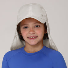 Carregar imagem no visualizador da galeria, Model Front: Uv Line Casquette Cap Legionario Teens Sand Upf50+
