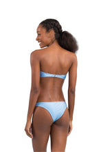 Carregar imagem no visualizador da galeria, Model Back: Rio De Sol Haut Top Shimmer-Baltic-Sea Bandeau-Joy
