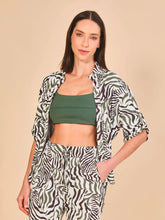 Carregar imagem no visualizador da galeria, Model Front: Uv Line Chemise Shirt Copa Fauna Upf50+
