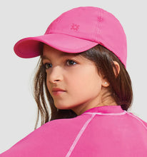 Carregar imagem no visualizador da galeria, Model Front: Uv Line Casquette Cap Teens Colors Inf Pink Upf50+
