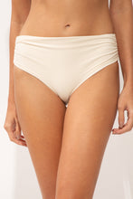 Carregar imagem no visualizador da galeria, Gallery: Rio De Sol Bas Bottom Malibu-Natural Amy
