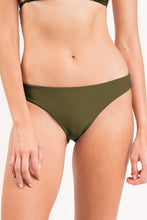 Carregar imagem no visualizador da galeria, Gallery: Rio De Sol Bas Bottom Shimmer-Croco Essential-Comfy

