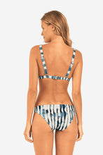 Carregar imagem no visualizador da galeria, Model Back: Rio De Sol Bas Bottom Azule Essential-Comfy
