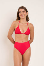 Carregar imagem no visualizador da galeria, Model Front: Rio De Sol Bas Bottom Rouge Hotpants
