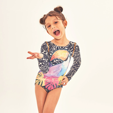 Carregar imagem no visualizador da galeria, Model Front: Uv Line Une Pièce Fille Swimsuit Girl Tucano Upf50+
