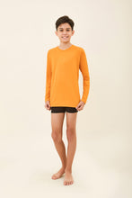 Carregar imagem no visualizador da galeria, Model Front: Uv Line T-Shirt Longsleeve Uvpro Kids Orange Upf50+
