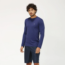 Carregar imagem no visualizador da galeria, Model Front: Uv Line T-Shirt Longsleeve Uvpro Marinho
