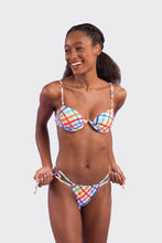 Carregar imagem no visualizador da galeria, Model Front: Rio De Sol Haut Top Square Kyra
