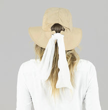 Carregar imagem no visualizador da galeria, Model Back: Uv Line Chapeau Souple/Capeline San Remo Areia Offwhite Upf50+
