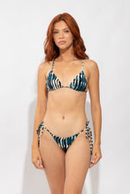 Carregar imagem no visualizador da galeria, Model Front: Rio De Sol Ensemble Set Azule Lia Cheeky-Tie
