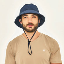 Carregar imagem no visualizador da galeria, Model Front: Uv Line Bob Bucket Colors Marinho Upf50+
