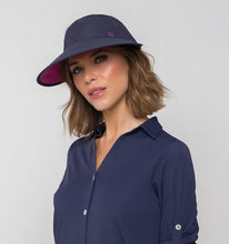 Carregar imagem no visualizador da galeria, Model Front: Uv Line Casquette Visor Capri Colors Nac Fem Navy Blue Rose Upf50+
