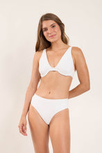 Carregar imagem no visualizador da galeria, Model Front: Rio De Sol Ensemble Set Sand-White Chantal Kora

