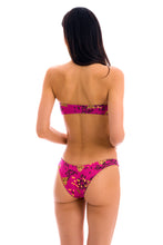 Carregar imagem no visualizador da galeria, Model Back: Rio De Sol Haut Top Roar-Pink Bandeau-Reto
