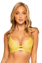 Carregar imagem no visualizador da galeria, Model Front: Luli Fama Haut Top Cut Out Luli Diva Sunset Gold
