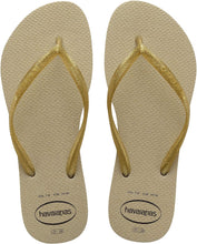 Carregar imagem no visualizador da galeria, Model Front: Havaianas Tongs Havaianas Slim Gloss Areia

