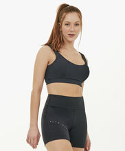 Carregar imagem no visualizador da galeria, Model Front: Alto Giro Fitness Haut Top Block Costas Regata Preto
