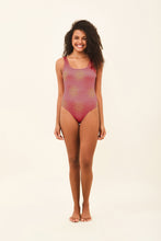 Carregar imagem no visualizador da galeria, Model Front: Uv Line Une Pièce Swimsuit Shine Malva
