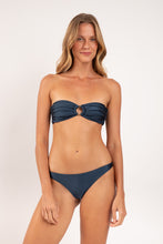 Carregar imagem no visualizador da galeria, Model Front: Rio De Sol Bas Bottom Shimmer-Shark Leblon
