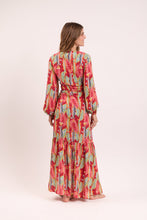 Carregar imagem no visualizador da galeria, Model Back: Rio De Sol Vêtement De Plage Sea-Bloom Long Dress Verona

