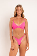 Carregar imagem no visualizador da galeria, Model Front: Rio De Sol Haut Top Mtx-Ultrapink Paola
