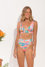 Carregar imagem no visualizador da galeria, Image 09: Rio De Sol Ensemble Set River Halter-Cos Hotpant-Cos

