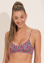 Carregar imagem no visualizador da galeria, Model Front: Maaji Haut Top Blossom Praia Sublimity
