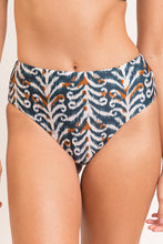 Carregar imagem no visualizador da galeria, Gallery: Rio De Sol Bas Bottom Ikat Hotpants

