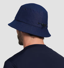 Carregar imagem no visualizador da galeria, Model Back: Uv Line Bob Hat Toronto Colors Masc Navy Blue Upf50+
