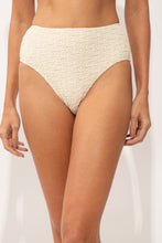 Carregar imagem no visualizador da galeria, Gallery: Rio De Sol Bas Bottom Brisa-Offwhite Hotpants
