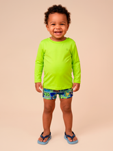 Carregar imagem no visualizador da galeria, Model Front: Uv Line T-Shirt Longsleeve Baby Yellow Fluor Upf50+
