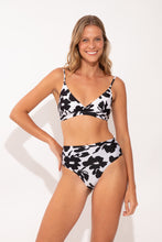 Carregar imagem no visualizador da galeria, Image 05: Rio De Sol Bas Bottom Poppy Hotpants
