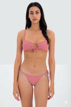 Carregar imagem no visualizador da galeria, Model Front: Rio De Sol Haut Top Confetti Mila

