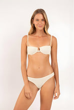 Carregar imagem no visualizador da galeria, Model Front: Rio De Sol Bas Bottom Brisa-Offwhite Essential
