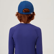 Carregar imagem no visualizador da galeria, Model Back: Uv Line Casquette Cap Teens Colors Inf Navyblue Upf50+
