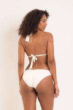 Carregar imagem no visualizador da galeria, Model Back: Rio De Sol Bas Bottom Off-White Mel-Comfy

