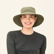 Carregar imagem no visualizador da galeria, Model Front: Uv Line Bob Hat California Nac Fem Green Militar Upf50+
