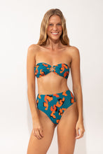 Carregar imagem no visualizador da galeria, Model Front: Rio De Sol Bas Bottom Luma Hotpants
