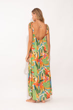 Carregar imagem no visualizador da galeria, Model Back: Rio De Sol Vêtement De Plage Tropical Long Dress Chiara
