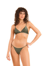 Carregar imagem no visualizador da galeria, Model Front: Rio De Sol Ensemble Set Croco Tri-Fixo California
