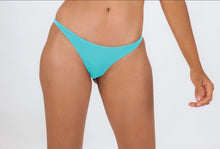 Carregar imagem no visualizador da galeria, Model Front: Rio De Sol Bas Bottom Breeze Leblon-Fio
