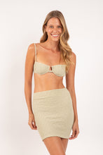 Carregar imagem no visualizador da galeria, Model Front: Rio De Sol Jupe De Page Brisa-Pistache Rubi Skirt
