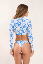 Carregar imagem no visualizador da galeria, Model Back: Wednesday In Hawaii By Rio De Sol Haut Top Pua-Pacifica Reef
