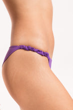 Carregar imagem no visualizador da galeria, Image 09: Rio De Sol Ensemble Set Amuleto Bandeau-Crispy Cheeky-Crispy
