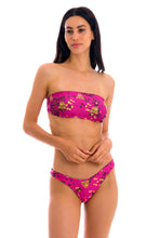 Carregar imagem no visualizador da galeria, Model Front: Rio De Sol Haut Top Roar-Pink Bandeau-Reto
